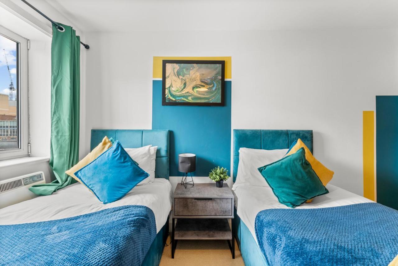Enchanting Abode -sleeps 6 With Balcony! * Bristol