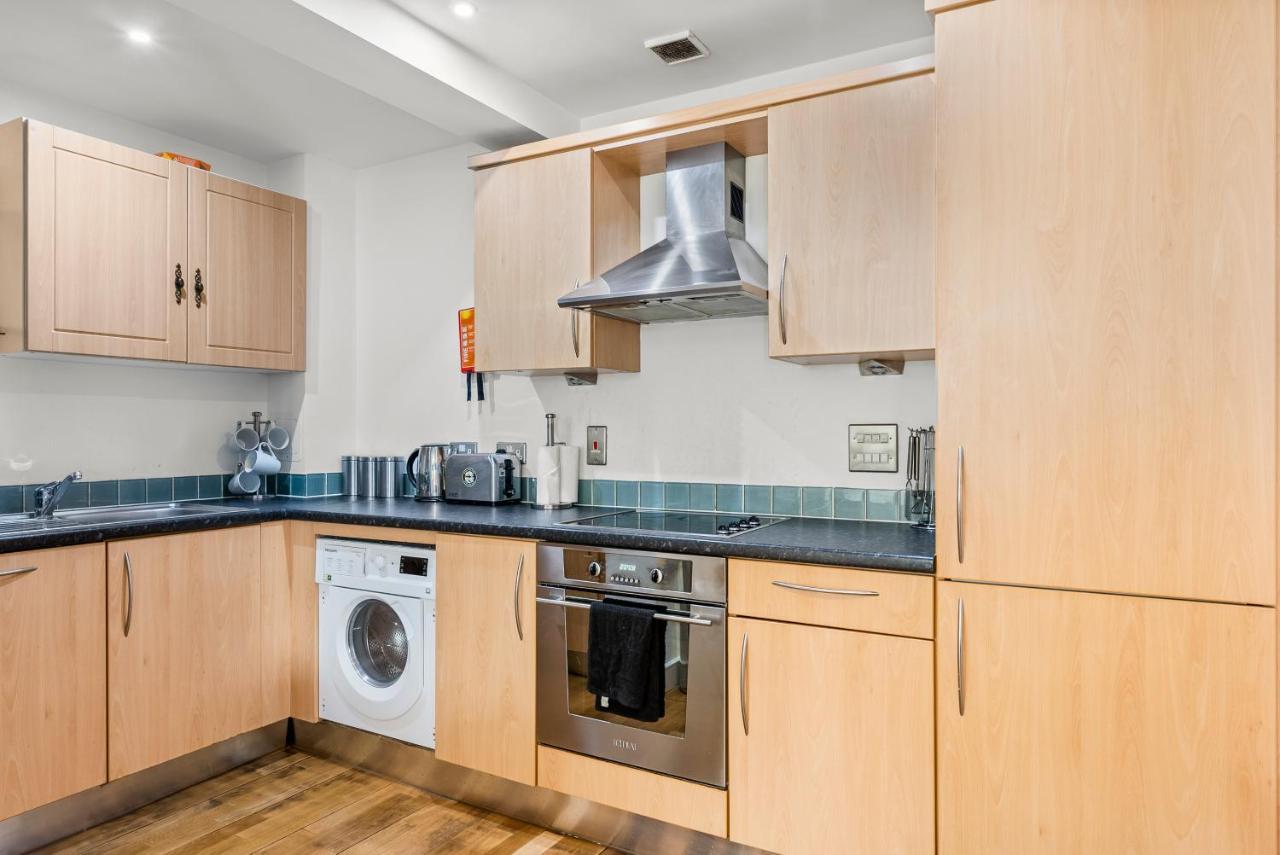 Enchanting Abode -sleeps 6 With Balcony! Bristol