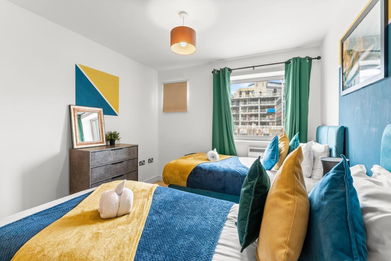 Enchanting Abode -sleeps 6 With Balcony! Apartment Bristol