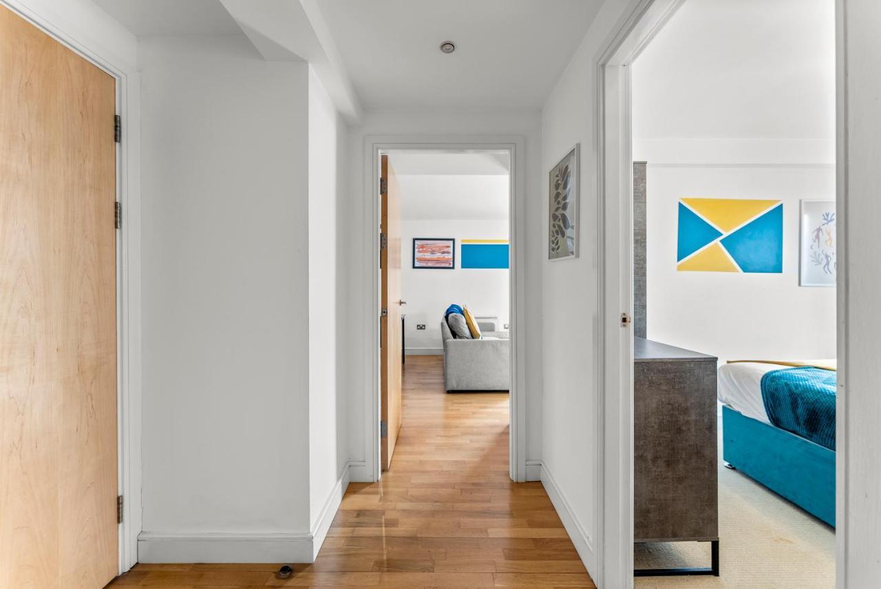 Enchanting Abode -sleeps 6 With Balcony! Bristol