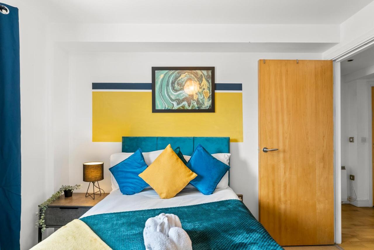 Apartment Enchanting Abode -sleeps 6 With Balcony! Bristol