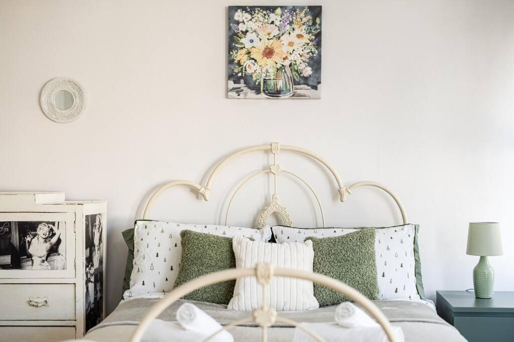 Holiday home Aj's - Free Wifi - Free Parking - Garden - Sleeps Up To 7 - 4 Beds