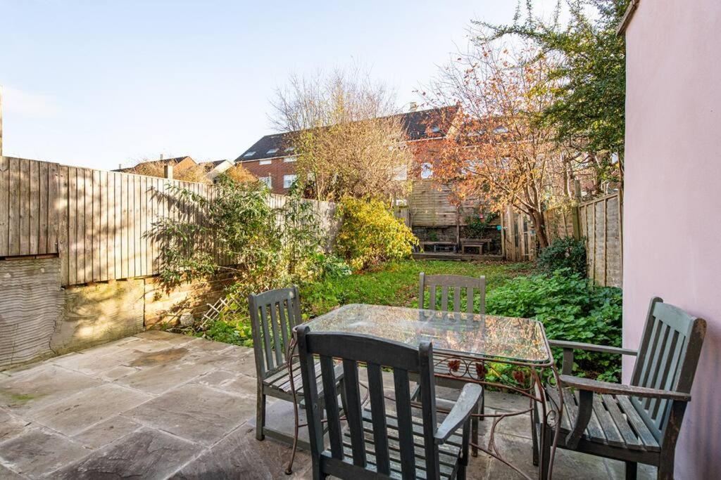 Holiday home Aj's - Free Wifi - Free Parking - Garden - Sleeps Up To 7 - 4 Beds