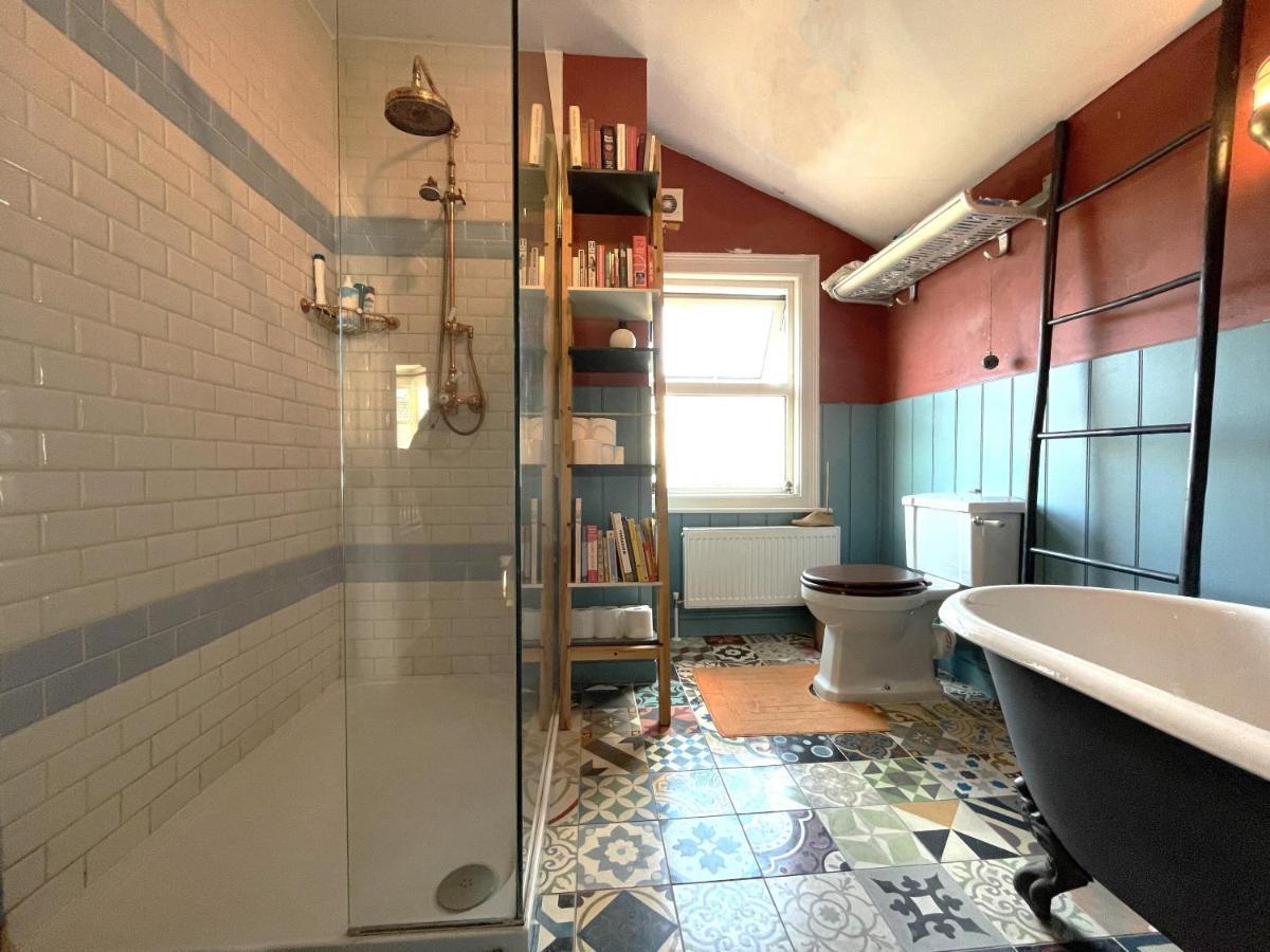 Cosy Period With Spacious Garden Bristol