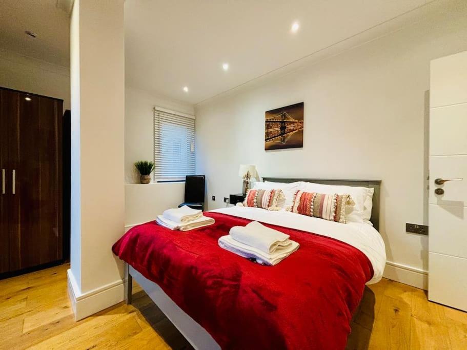 Riverside With Balcony Apartment Bristol
