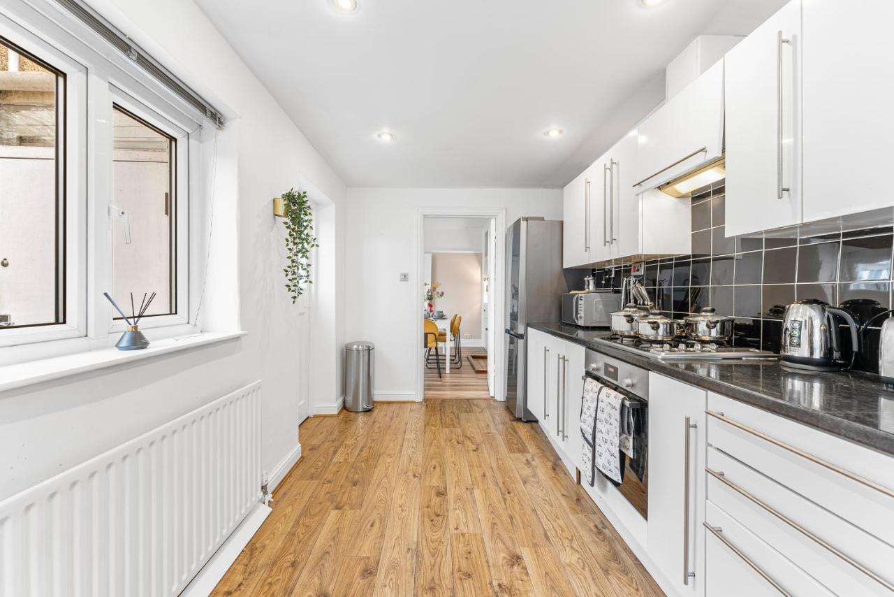 Holiday home Stunning 4-bed - Garden - Sleeps 14 Bristol