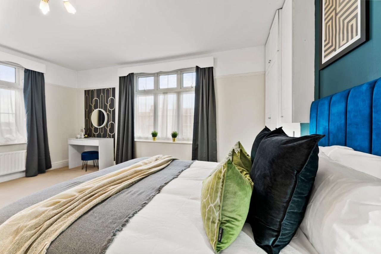 Stunning 4-bed - Garden - Sleeps 14