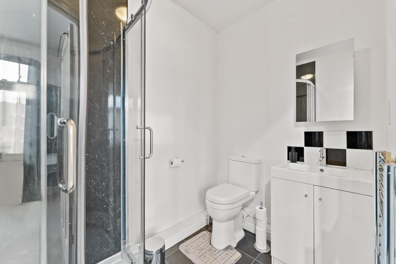 Stunning 4-bed - Garden - Sleeps 14 Bristol