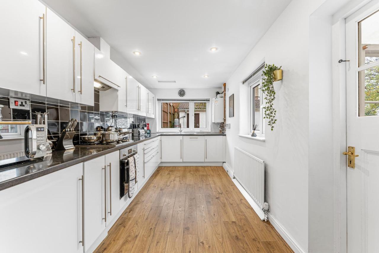 Stunning 4-bed - Garden - Sleeps 14