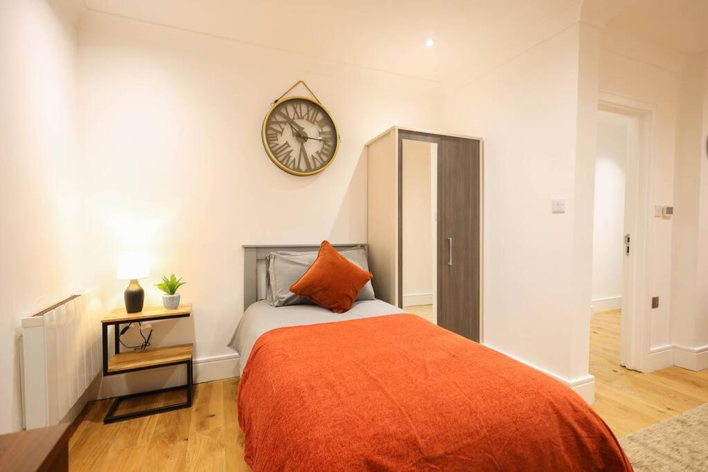 Apartment Centre, Spacious, Ensuite, Smart Tv, Sofa Bed Bristol