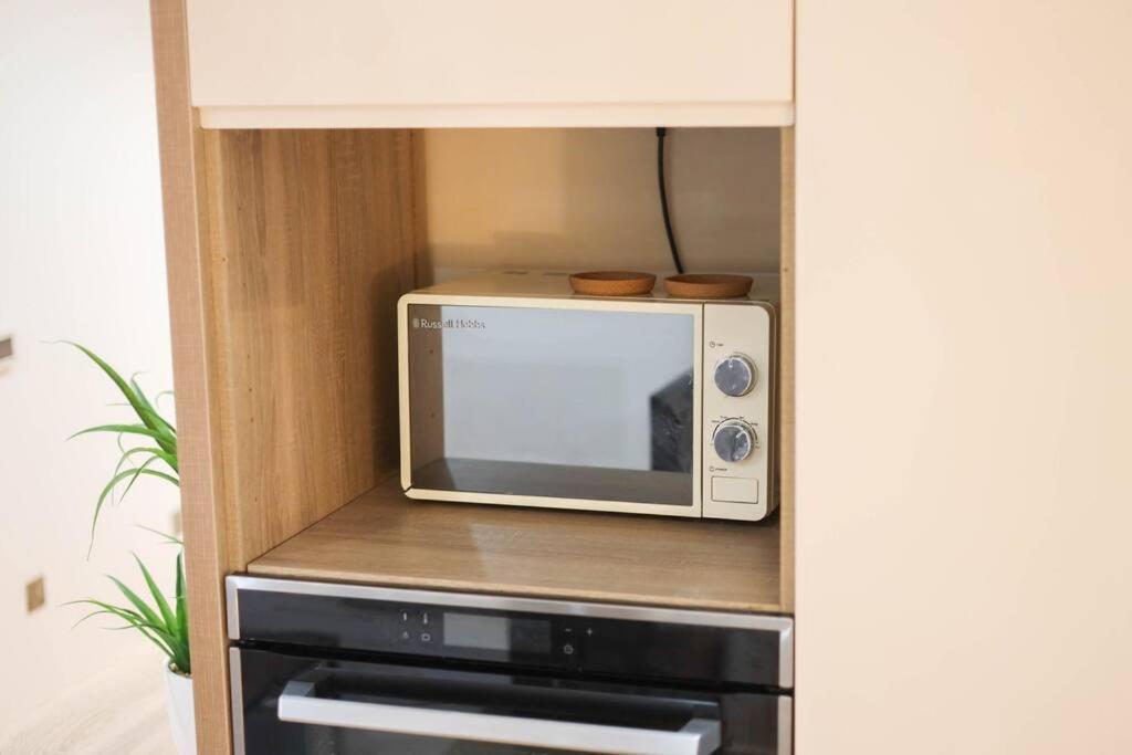 Centre, Spacious, Ensuite, Smart Tv, Sofa Bed Apartment