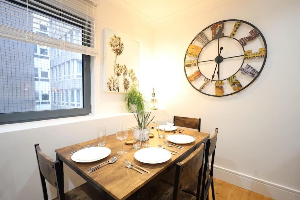 Apartment Centre, Spacious, Ensuite, Smart Tv, Sofa Bed *