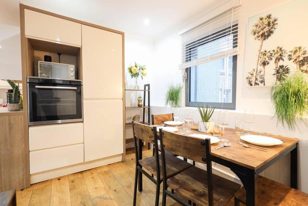 Centre, Spacious, Ensuite, Smart Tv, Sofa Bed