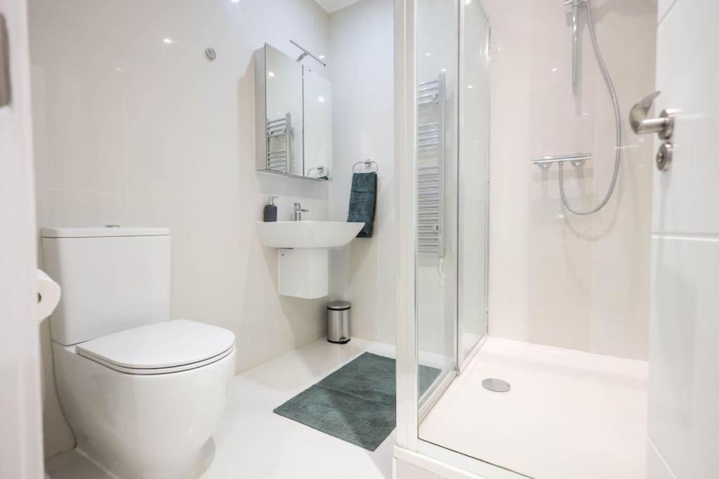 Centre, Spacious, Ensuite, Smart Tv, Sofa Bed Apartment *