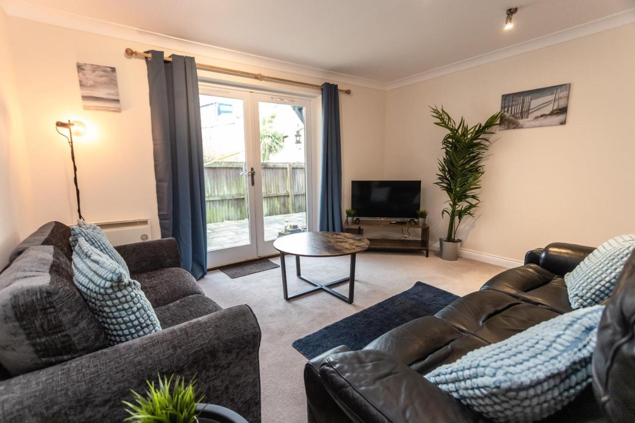 October Disc - Long - Contractors - Frances Mews Apartment *