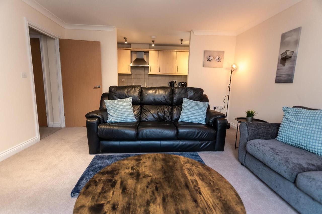 October Disc - Long - Contractors - Frances Mews Apartment Bristol