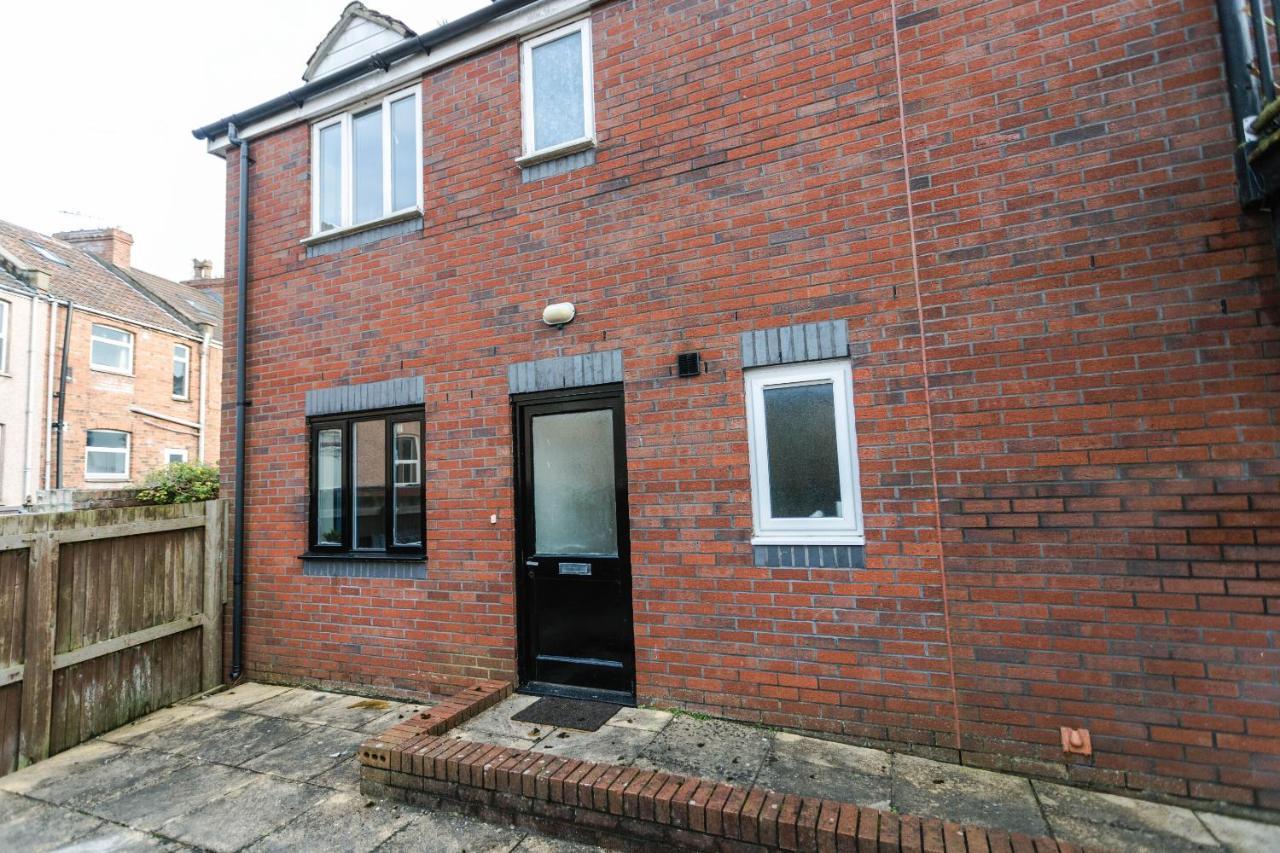 October Disc - Long - Contractors - Frances Mews Apartment Bristol