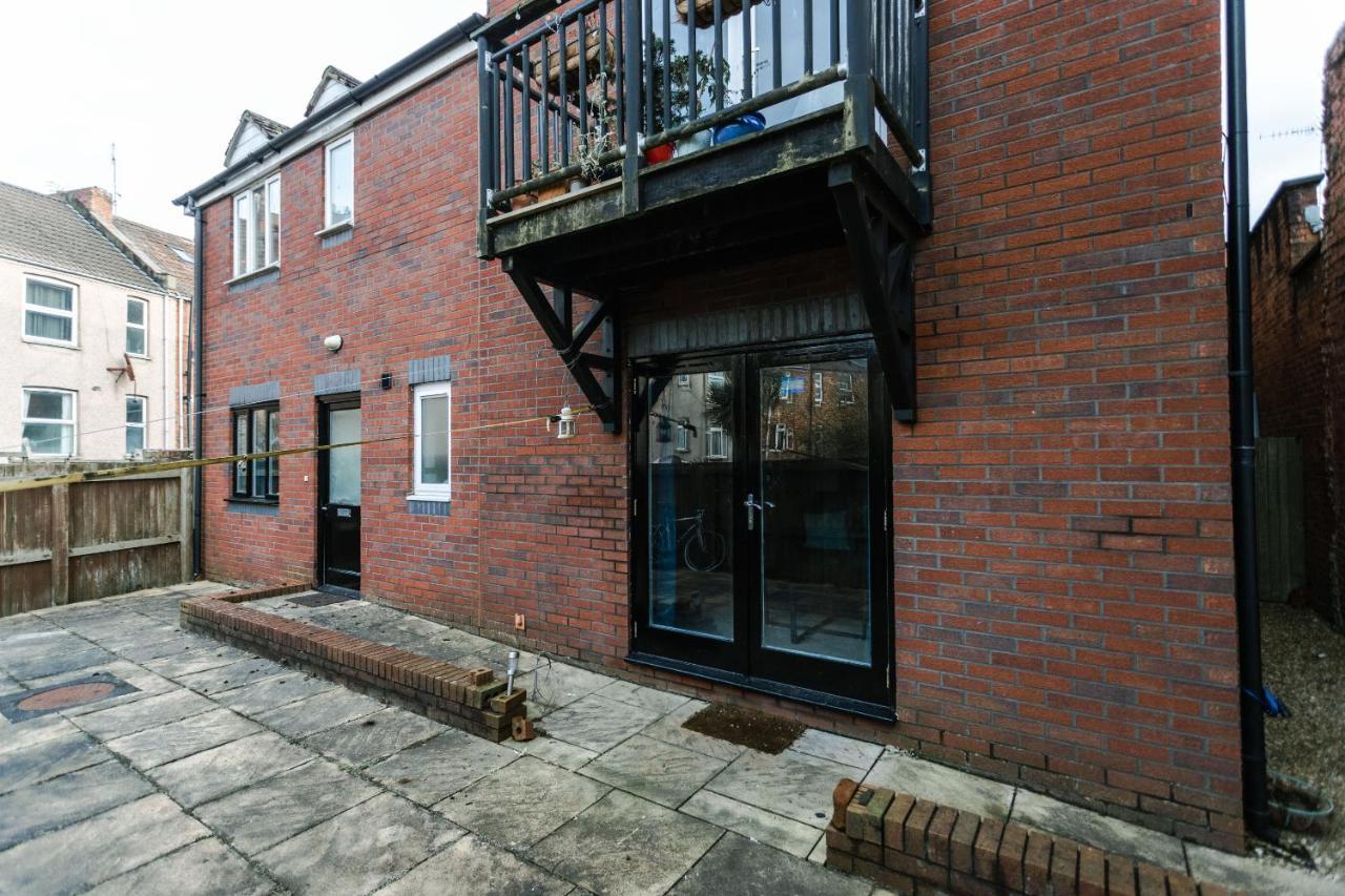 October Disc - Long - Contractors - Frances Mews * Bristol