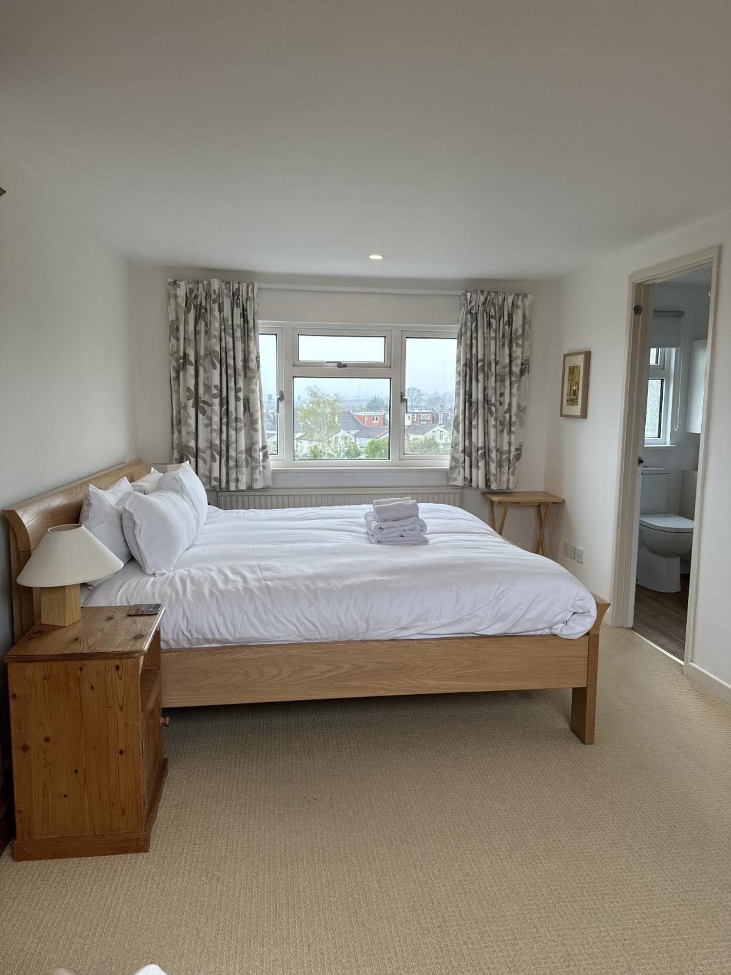 Peaceful Family Retreat Near Gloucester Road * Bristol