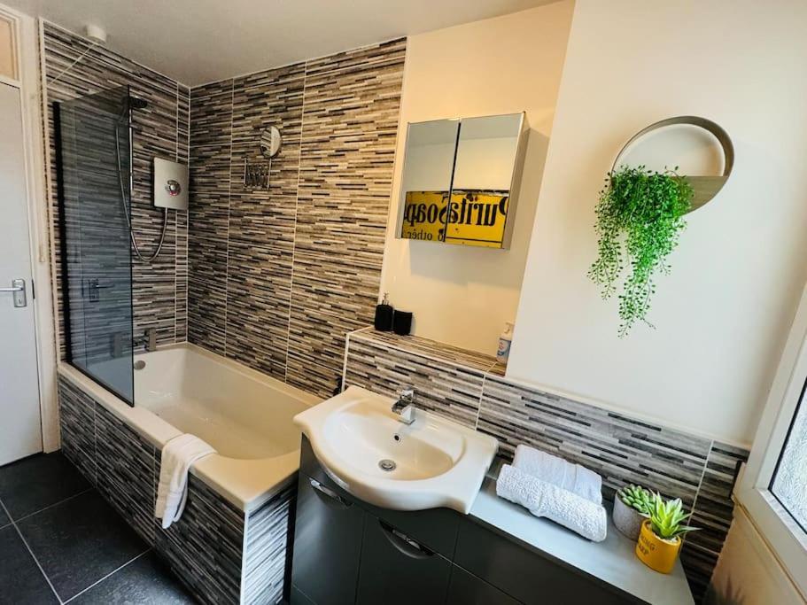 Modern & Secluded In Frenchay Apartment Bristol
