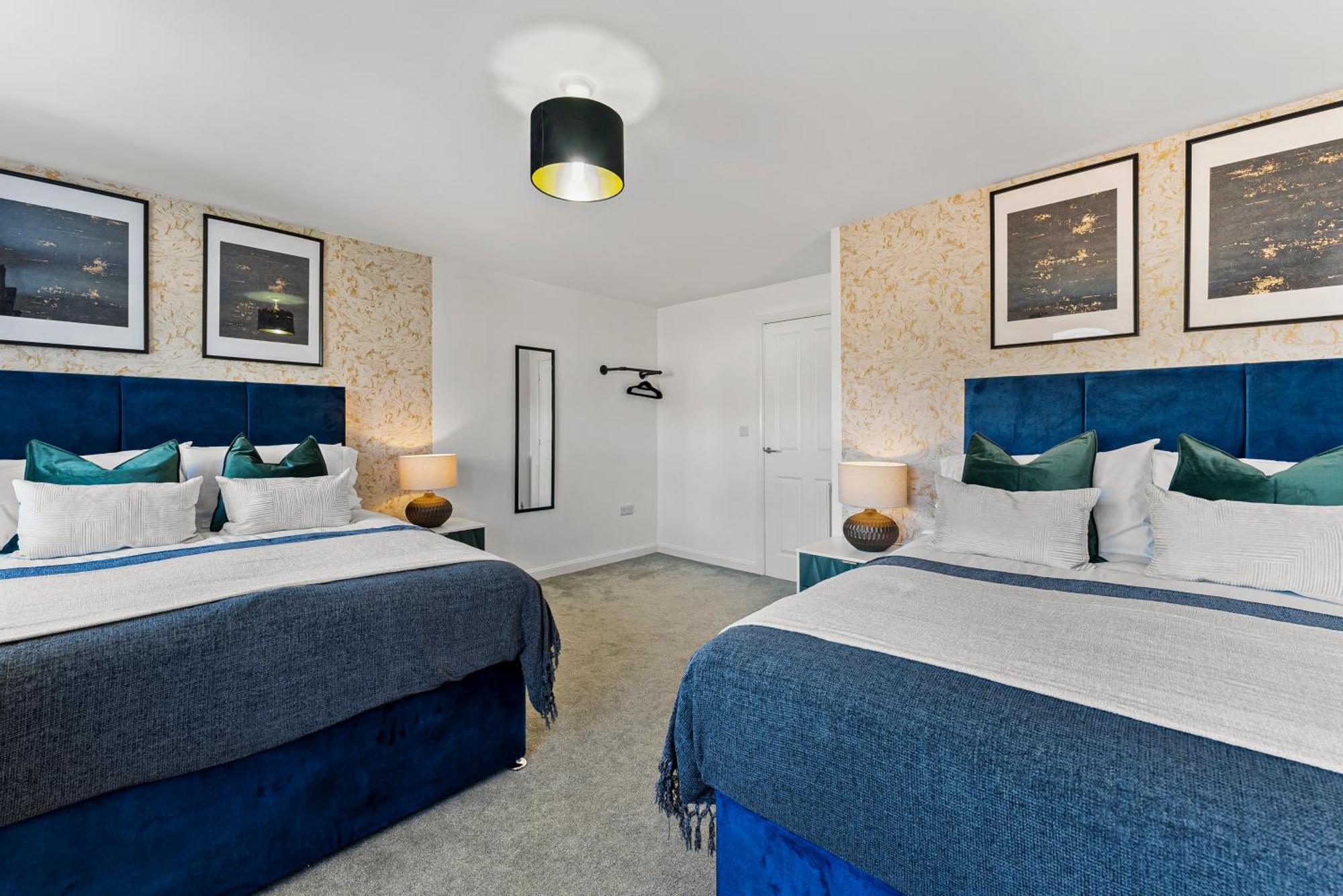 Holiday home Stylish 4 Bed - Parking - Sleeps 14 Bristol