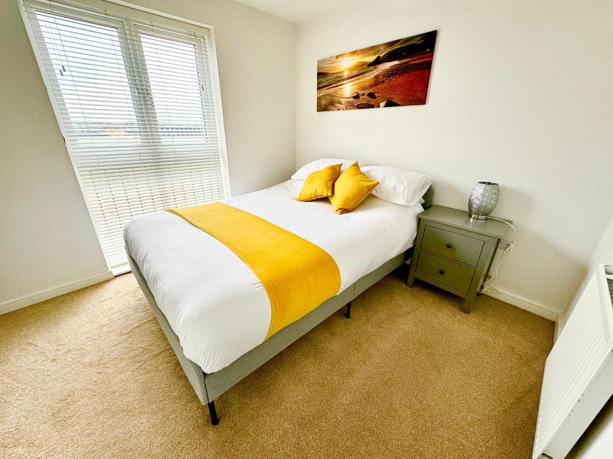 Modern 2-bedroom Apartment *