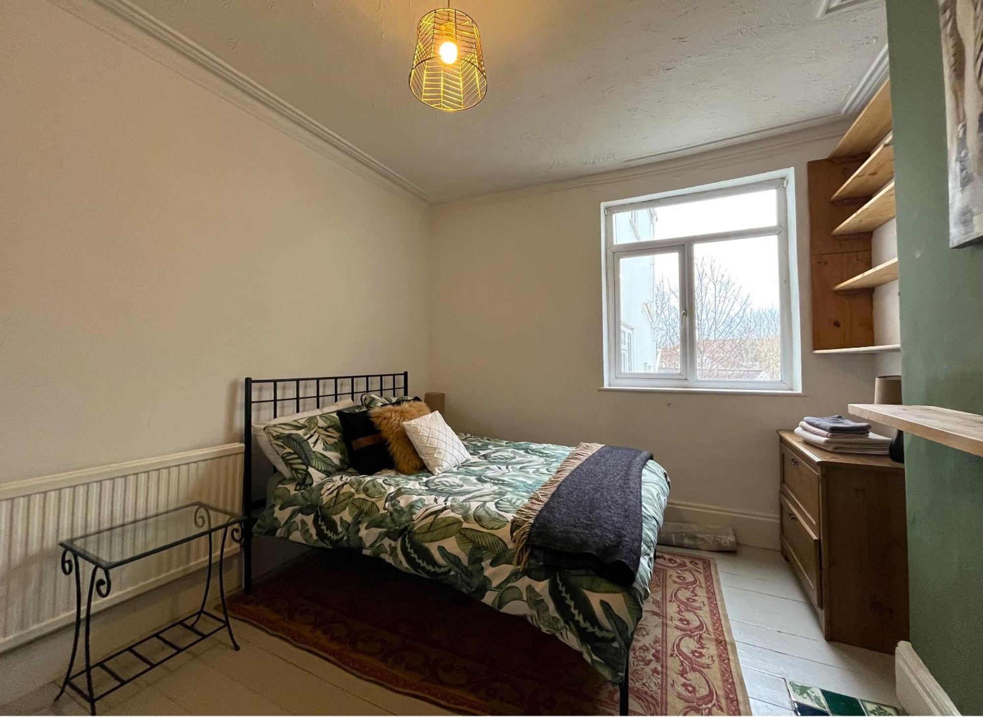Charming Retreat With Garden - Sleeps 12