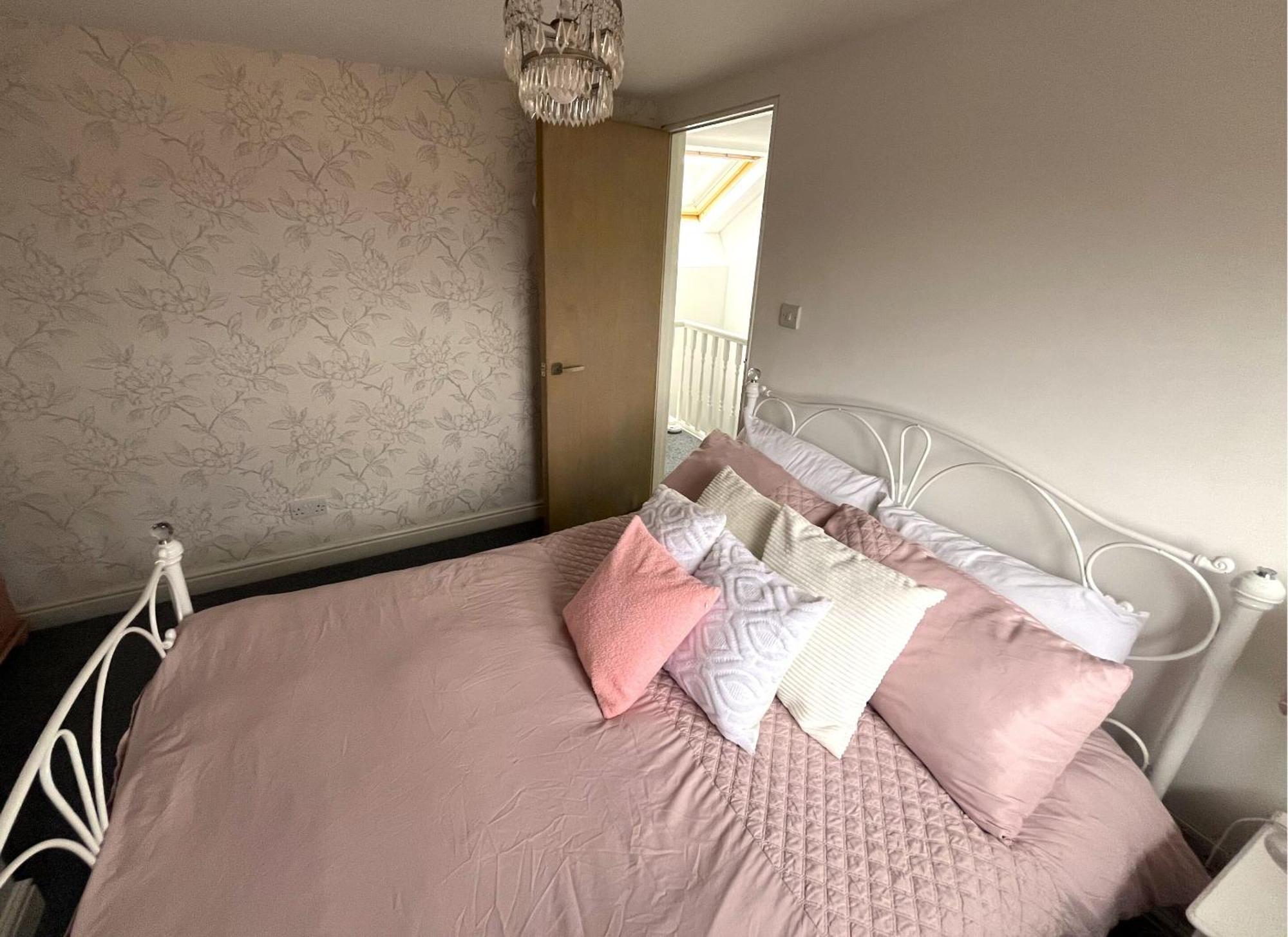 Holiday home Charming Retreat With Garden - Sleeps 12
