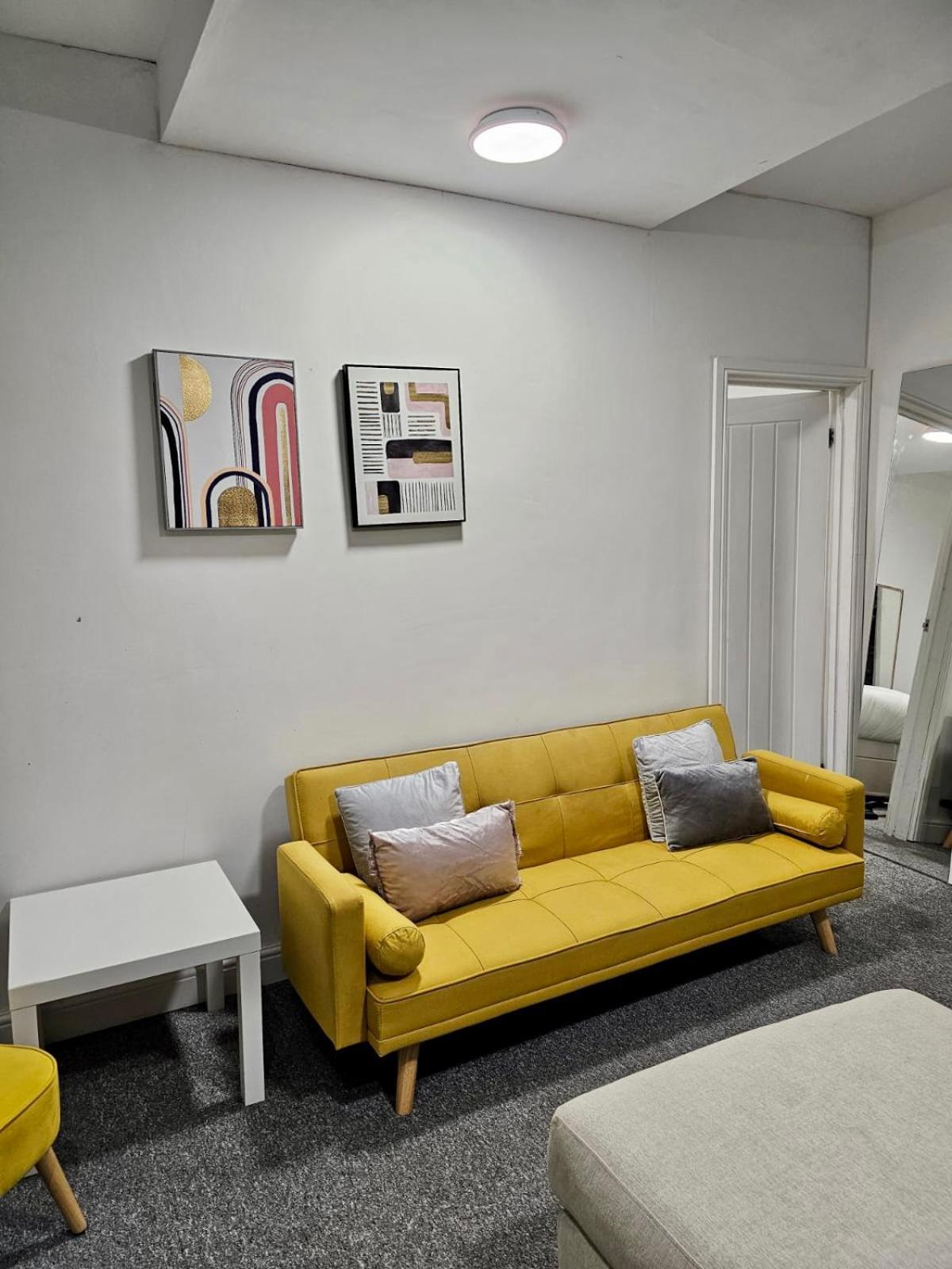 Spacious With Private Living Homestay *