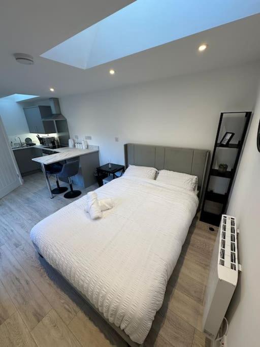 Whitsun - Brand New Listing! Apartment