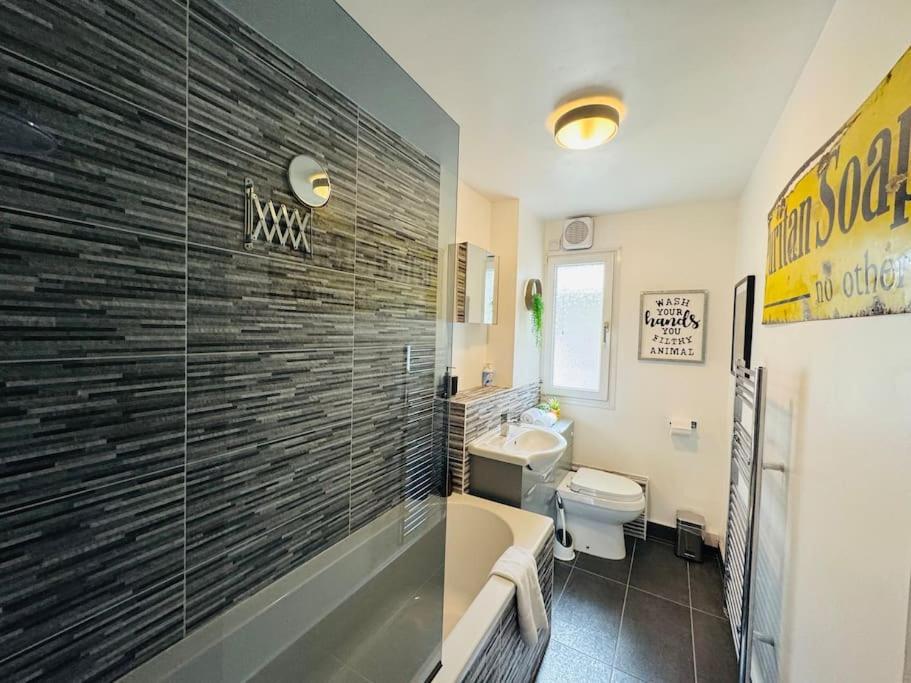Modern & Secluded In Frenchay Bristol