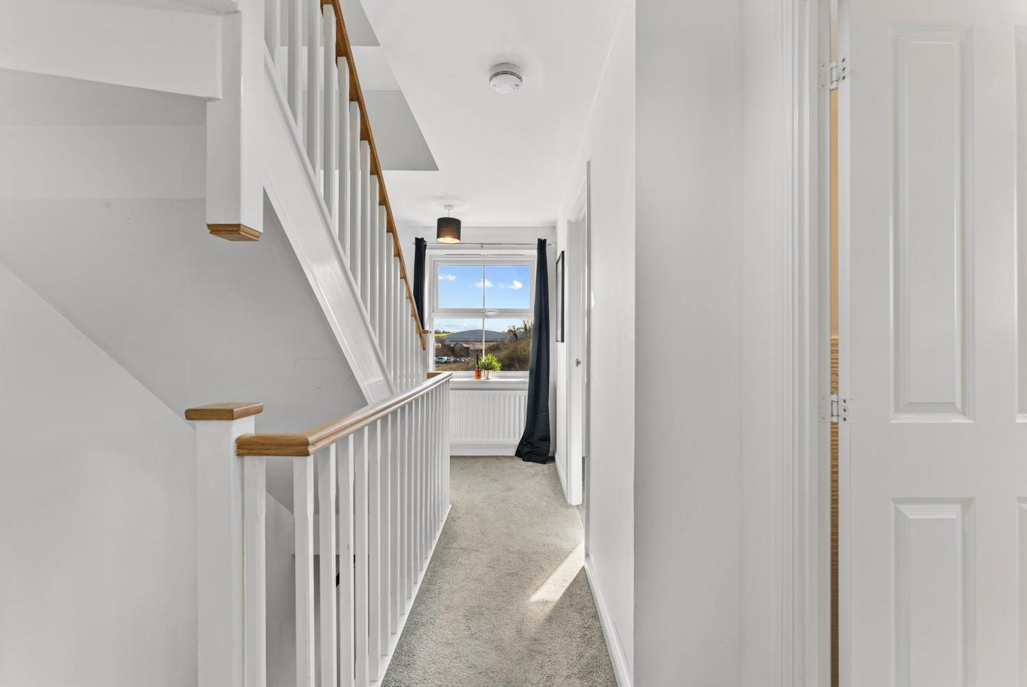 Holiday home Stylish 4 Bed - Parking - Sleeps 14 *