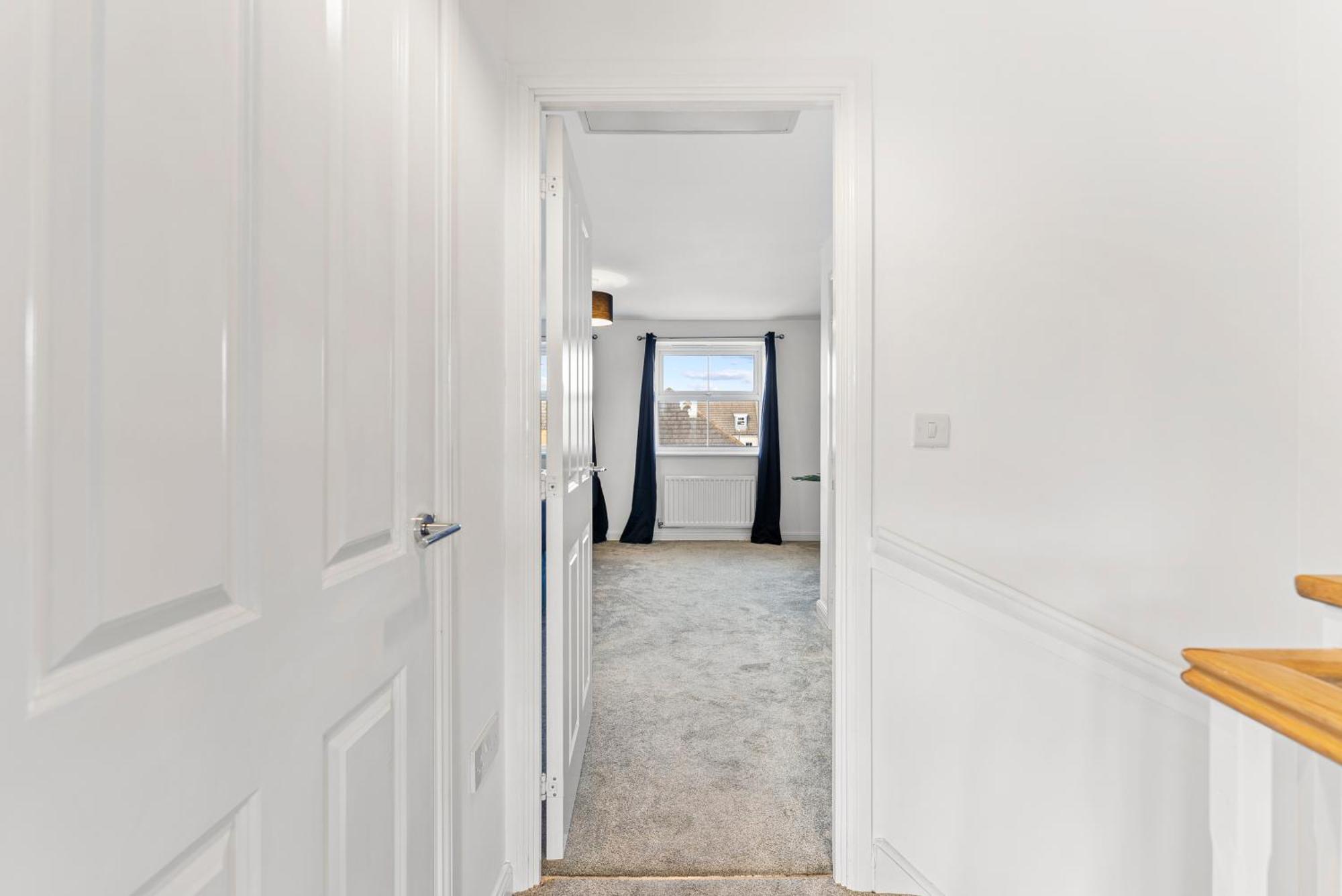Stylish 4 Bed - Parking - Sleeps 14 Holiday home Bristol