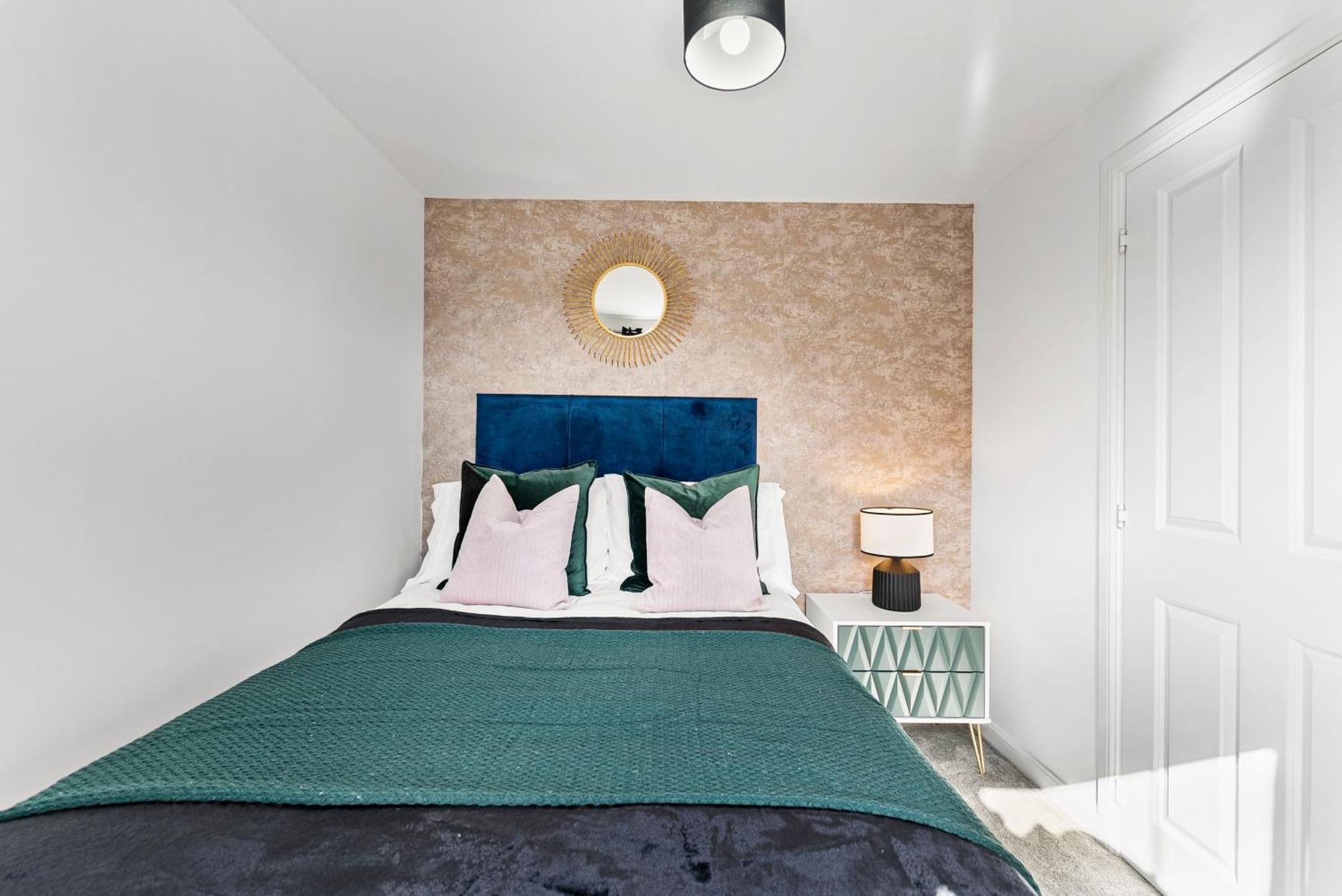 Holiday home Stylish 4 Bed - Parking - Sleeps 14 Bristol