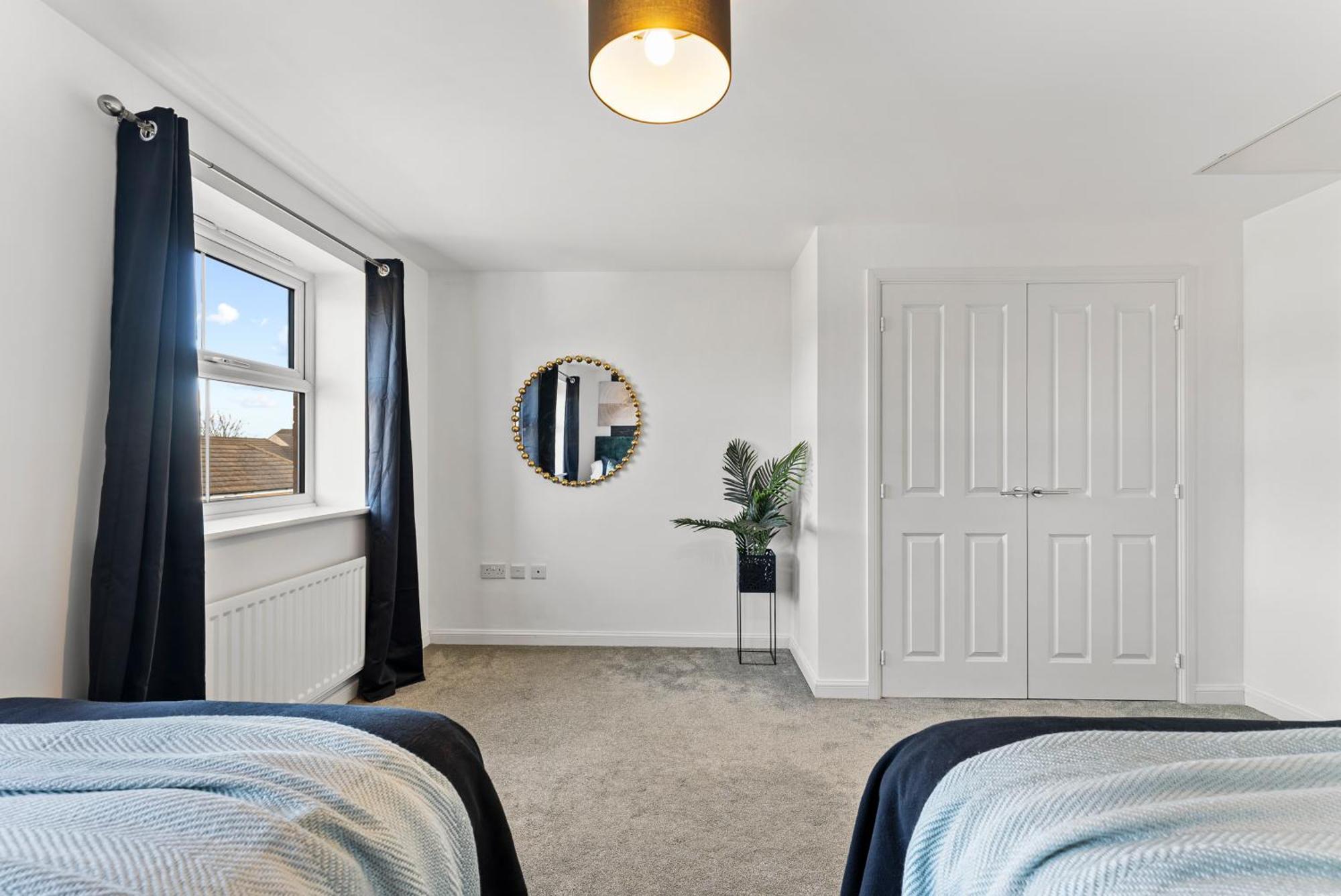 Stylish 4 Bed - Parking - Sleeps 14 * Bristol
