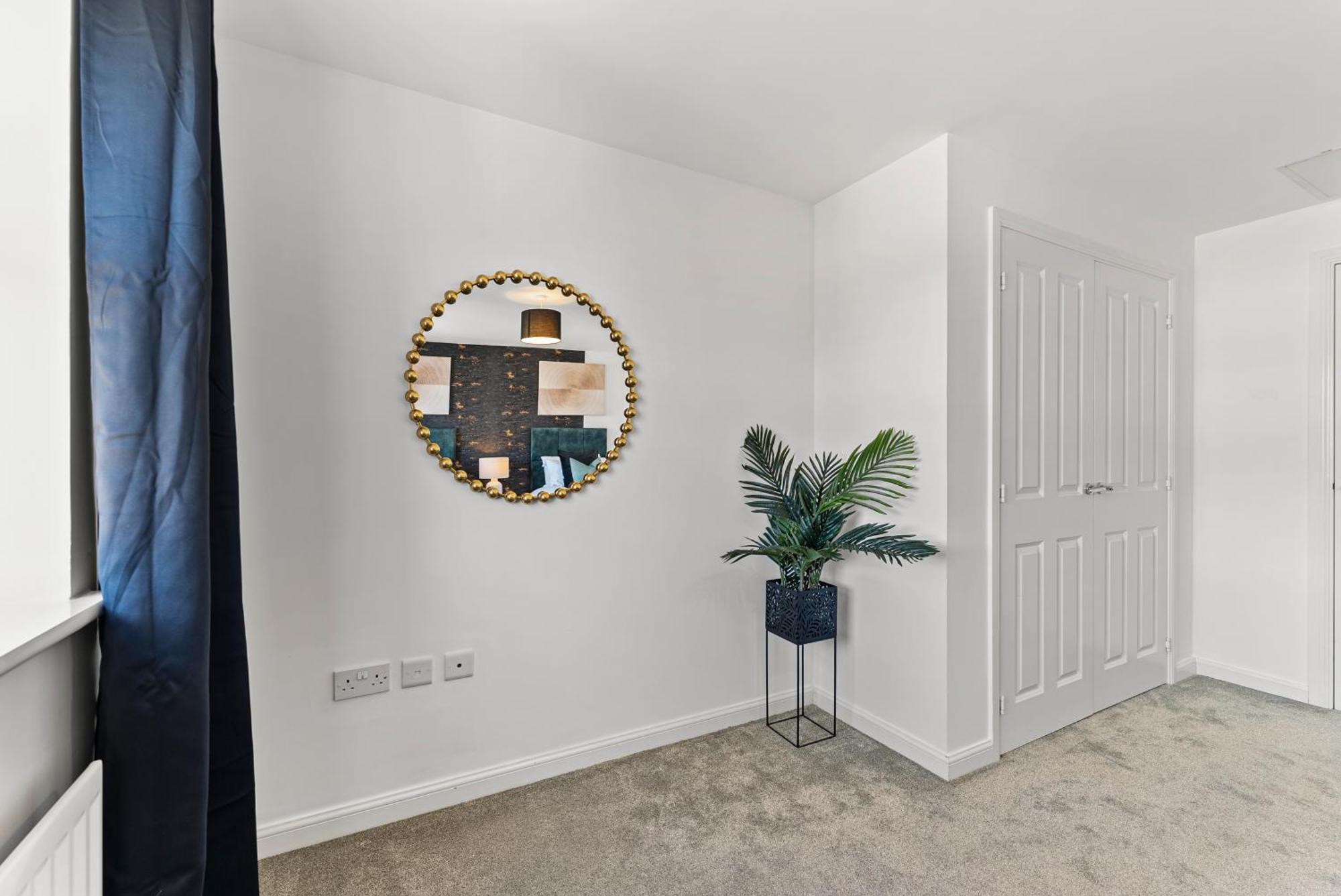 Holiday home Stylish 4 Bed - Parking - Sleeps 14
