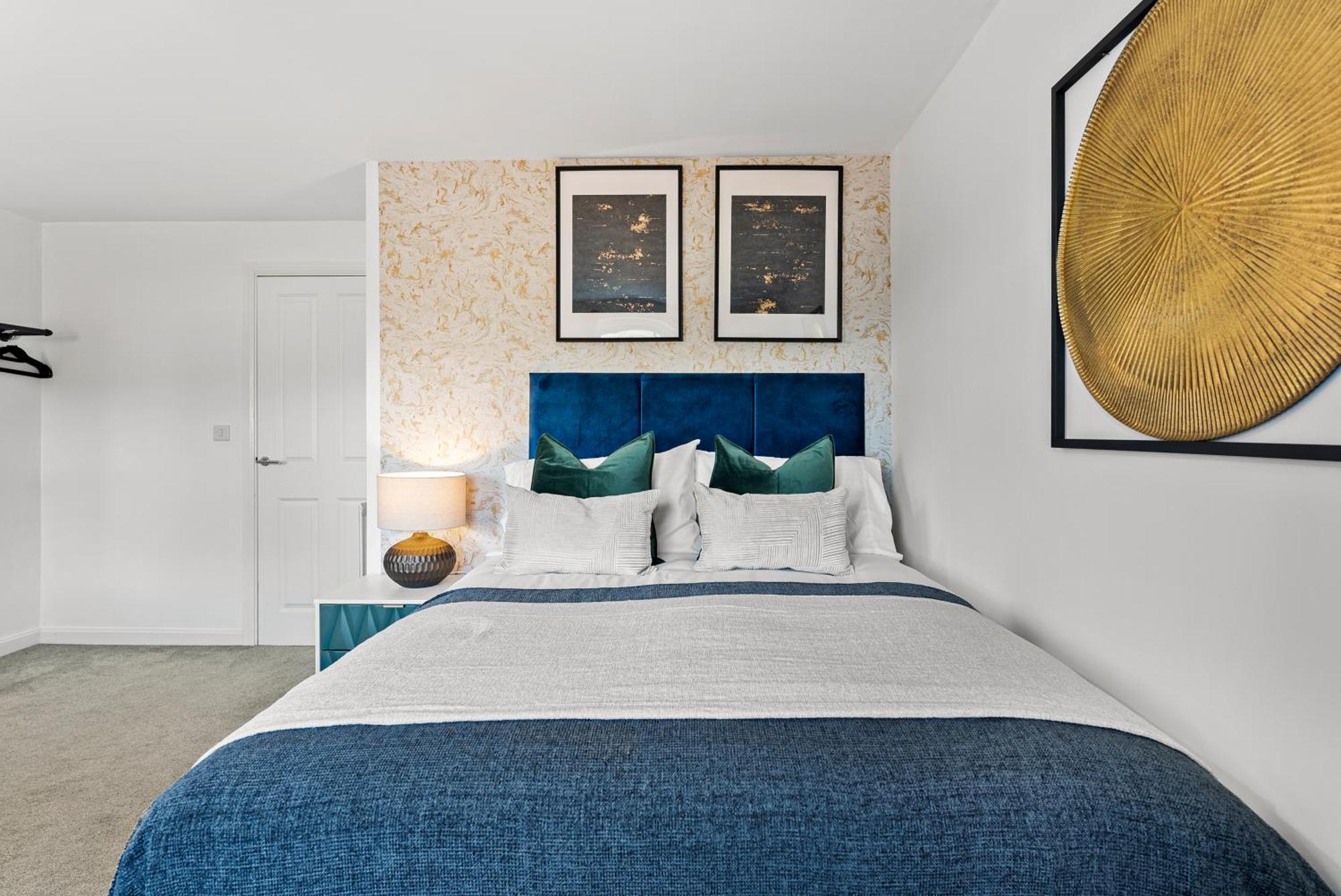 Stylish 4 Bed - Parking - Sleeps 14 Holiday home Bristol
