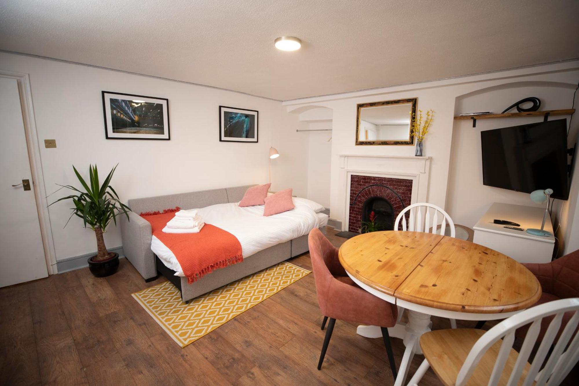 Apartment Base78, Your Place In Bristoi, Close To Station, Harbourside & *