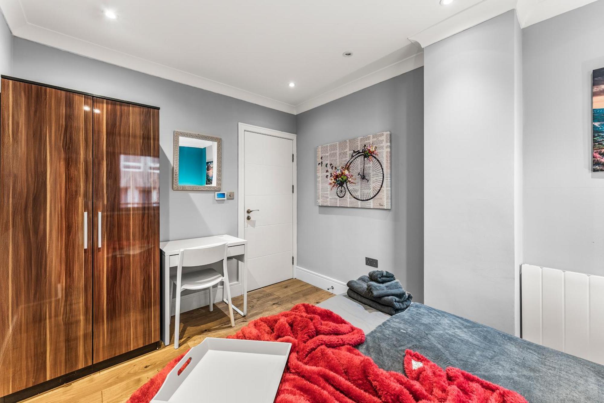 Comfortable Centre For Contractors And Couples - Centre Bristol