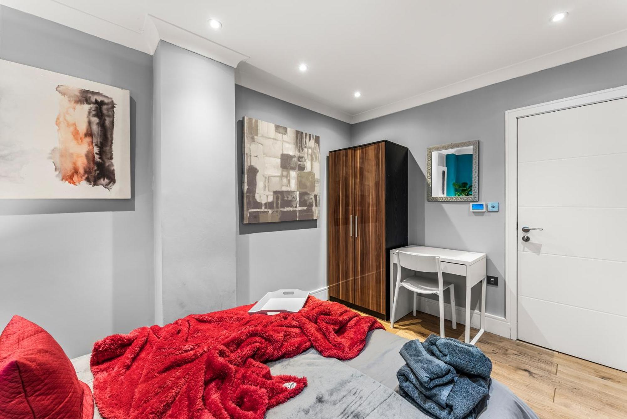 Comfortable Centre For Contractors And Couples - Centre * Bristol