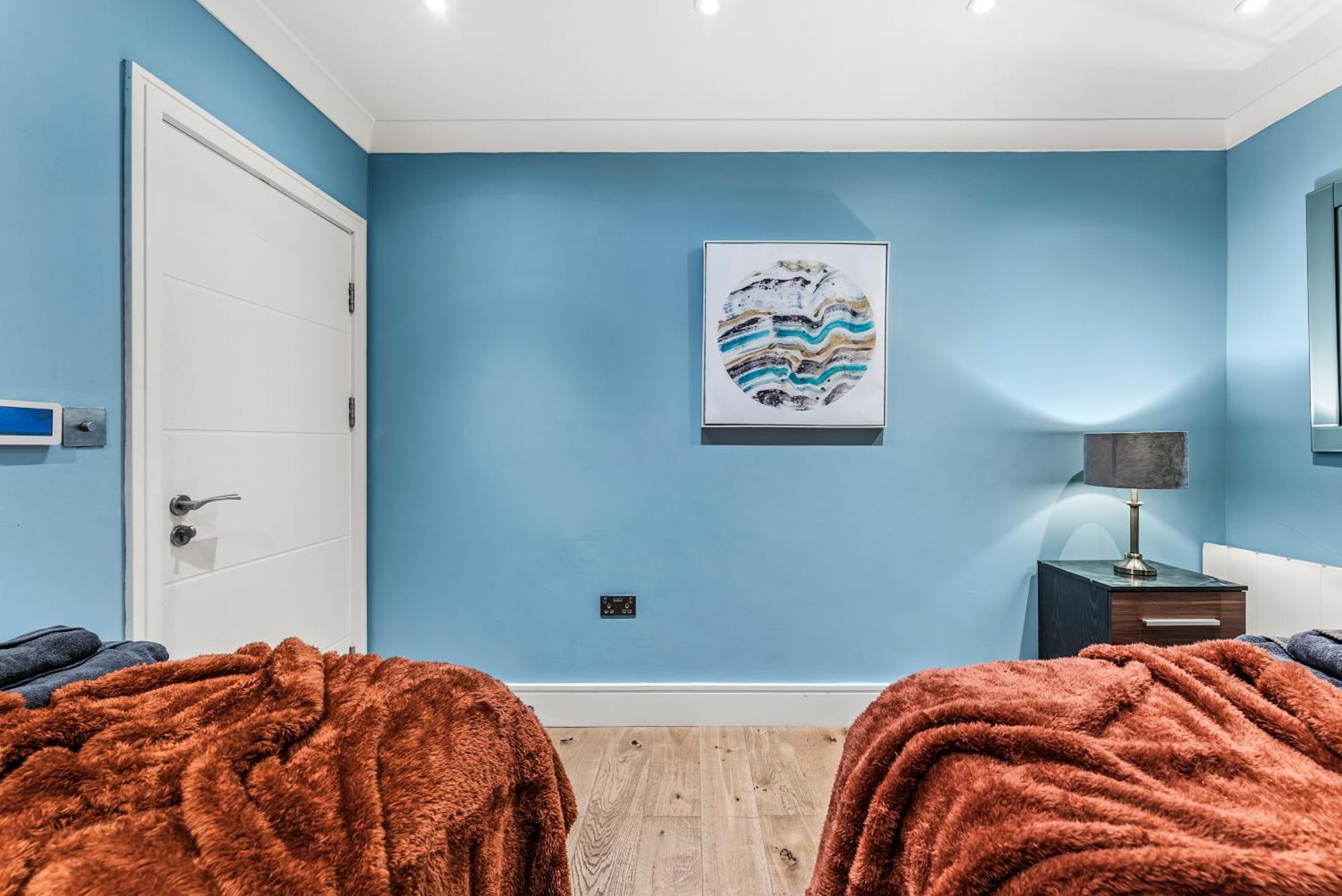 Comfortable Centre For Contractors And Couples - Centre Bristol