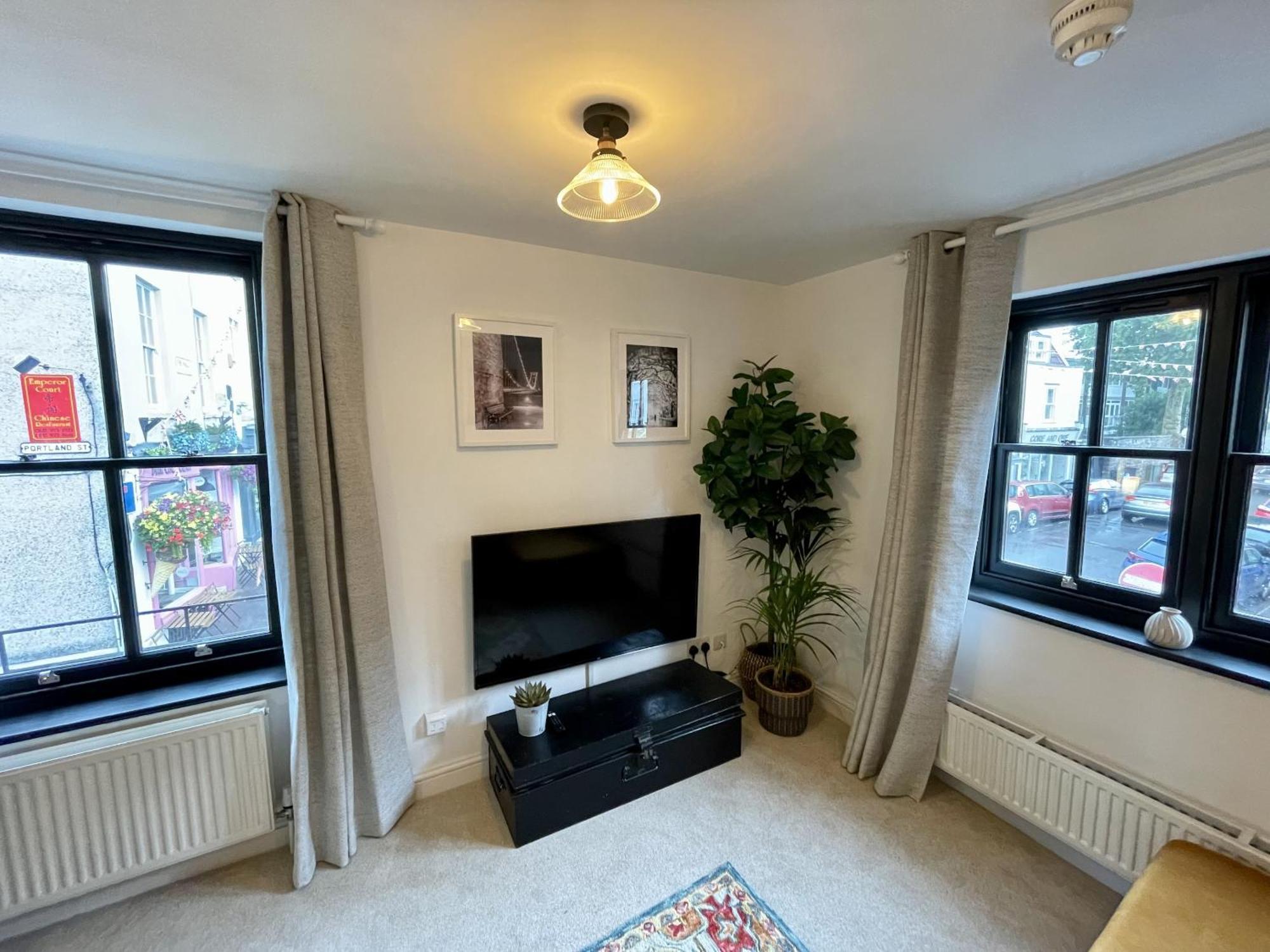 Cosy Oasis In The Heart Of Clifton Village Apartment *