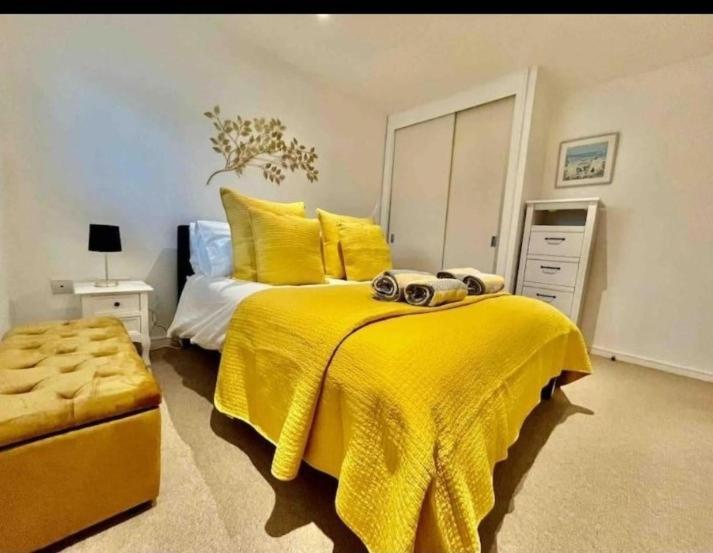 Gorgeous With Free Parking & Breakfast Near City Centre & Midday Checkout Apartment
