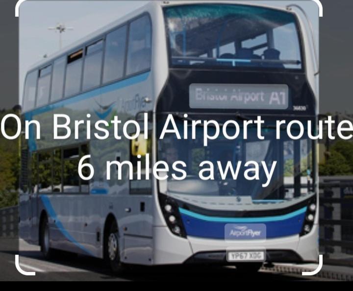 Apartment Gorgeous With Free Parking & Breakfast Near City Centre & Midday Checkout Bristol
