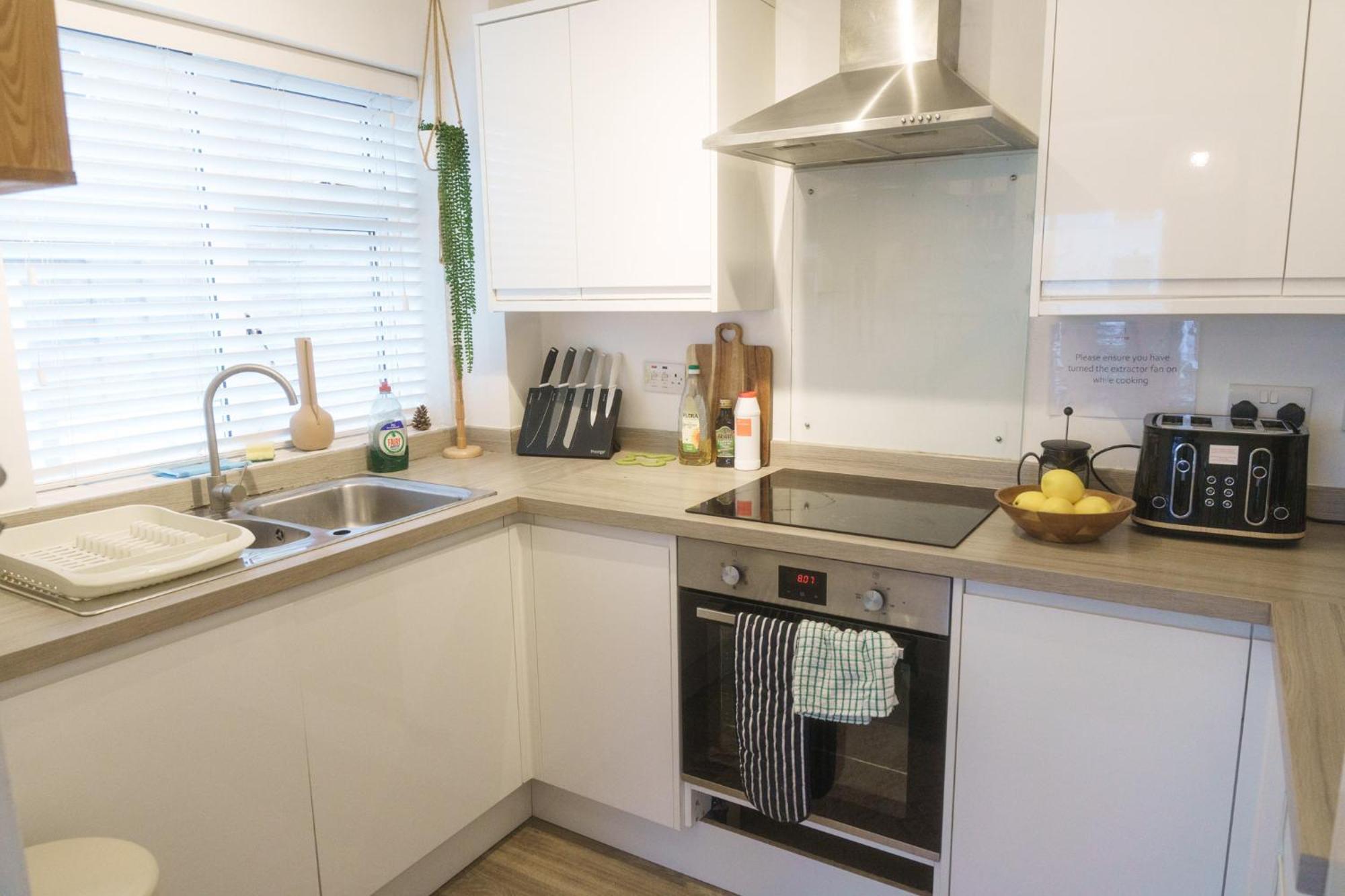 Modern & Stylish 1 Bedroom Flat In Apartment Bristol