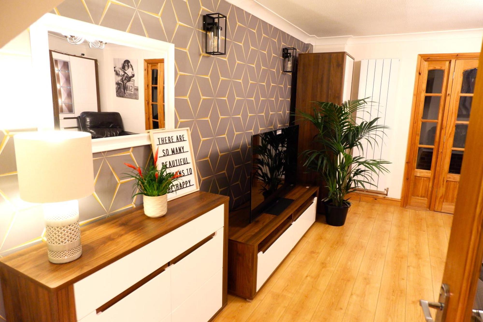 Dundridge - Morden Urban Living - Sleeps Up To 9 Guests & Private Parking For 2 Vehicles *