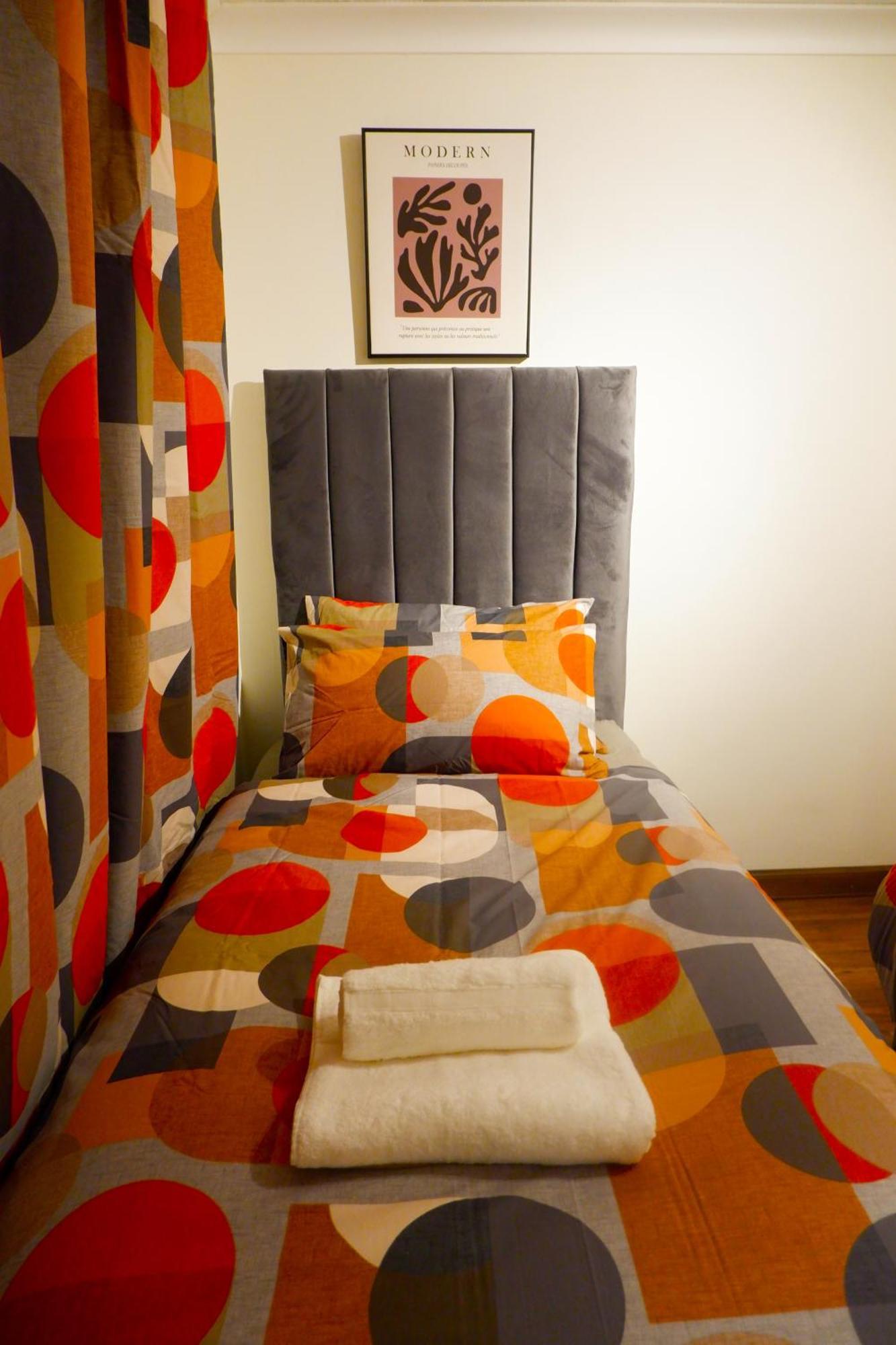 Apartment Dundridge - Morden Urban Living - Sleeps Up To 9 Guests & Private Parking For 2 Vehicles Bristol