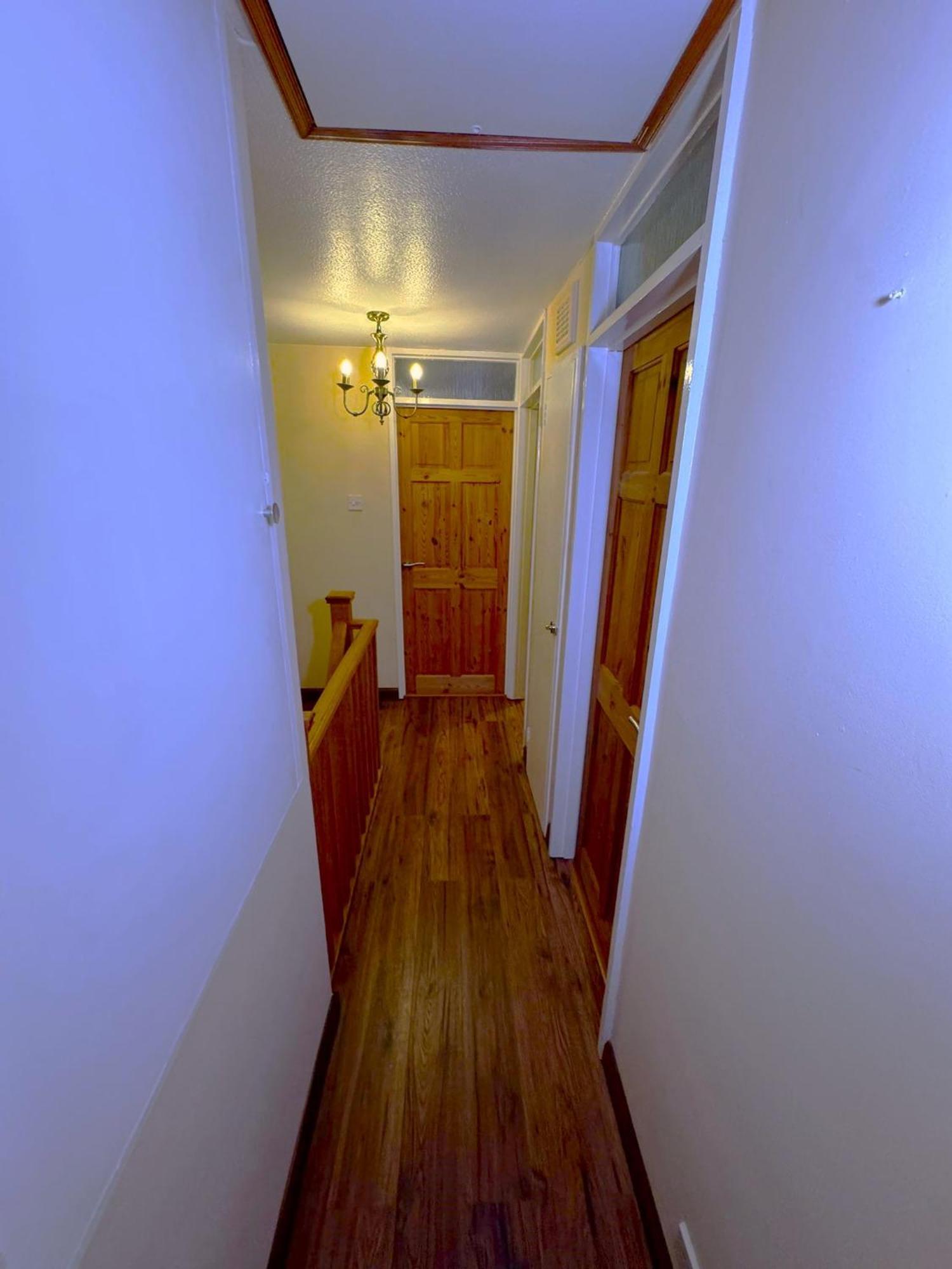 Dundridge - Morden Urban Living - Sleeps Up To 9 Guests & Private Parking For 2 Vehicles Apartment