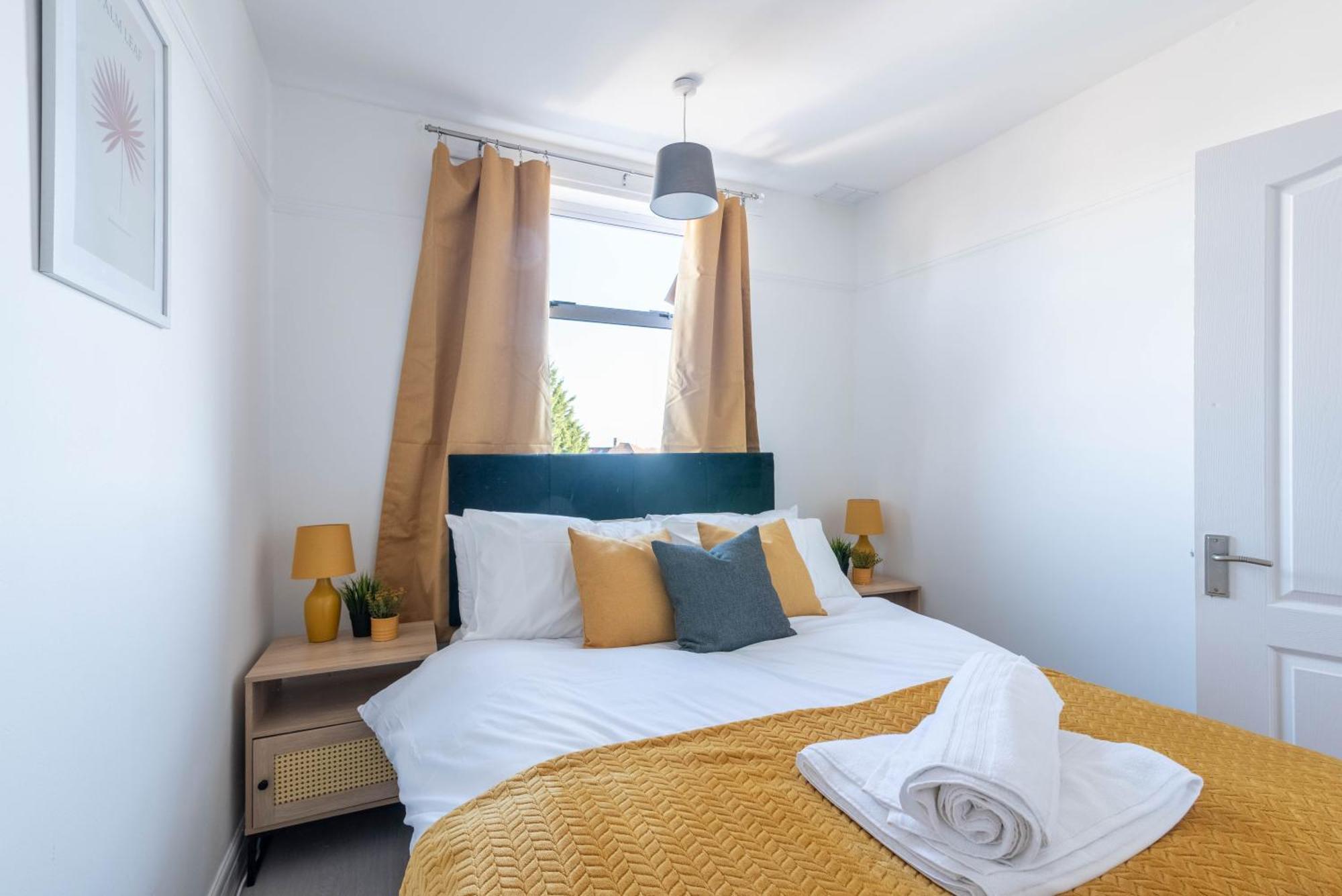 Ivy House - 3 Bedroom House - Contractor *