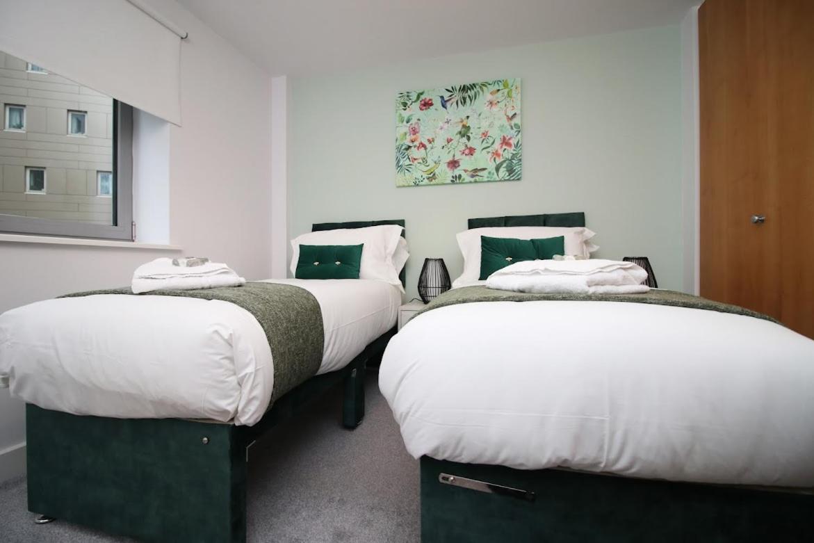 Bright 1bedroom Apartment, Location With Balcony *